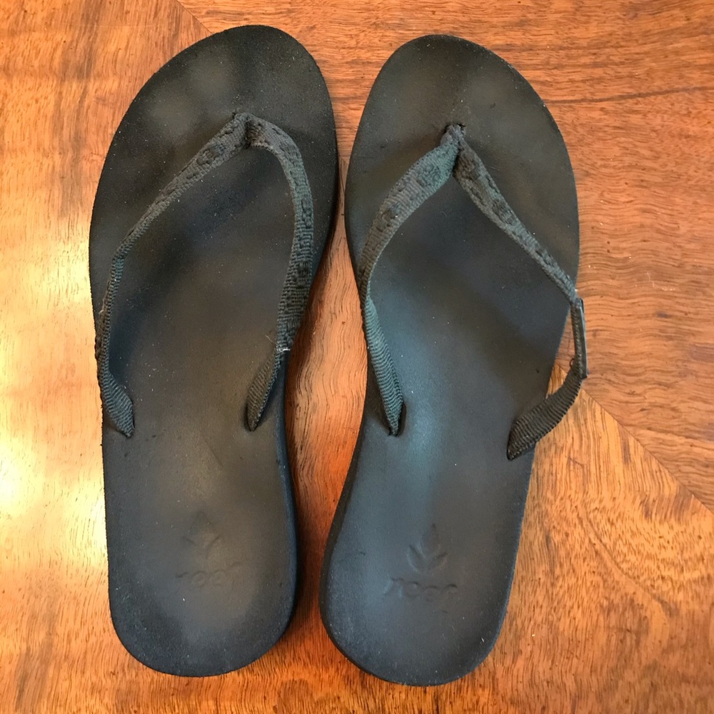 Black Reef Flip Flops Size 7.5